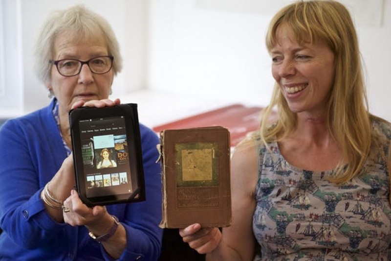 Barbara and Jenni Creswell reading Anne of Green Gables in both print and e-book format